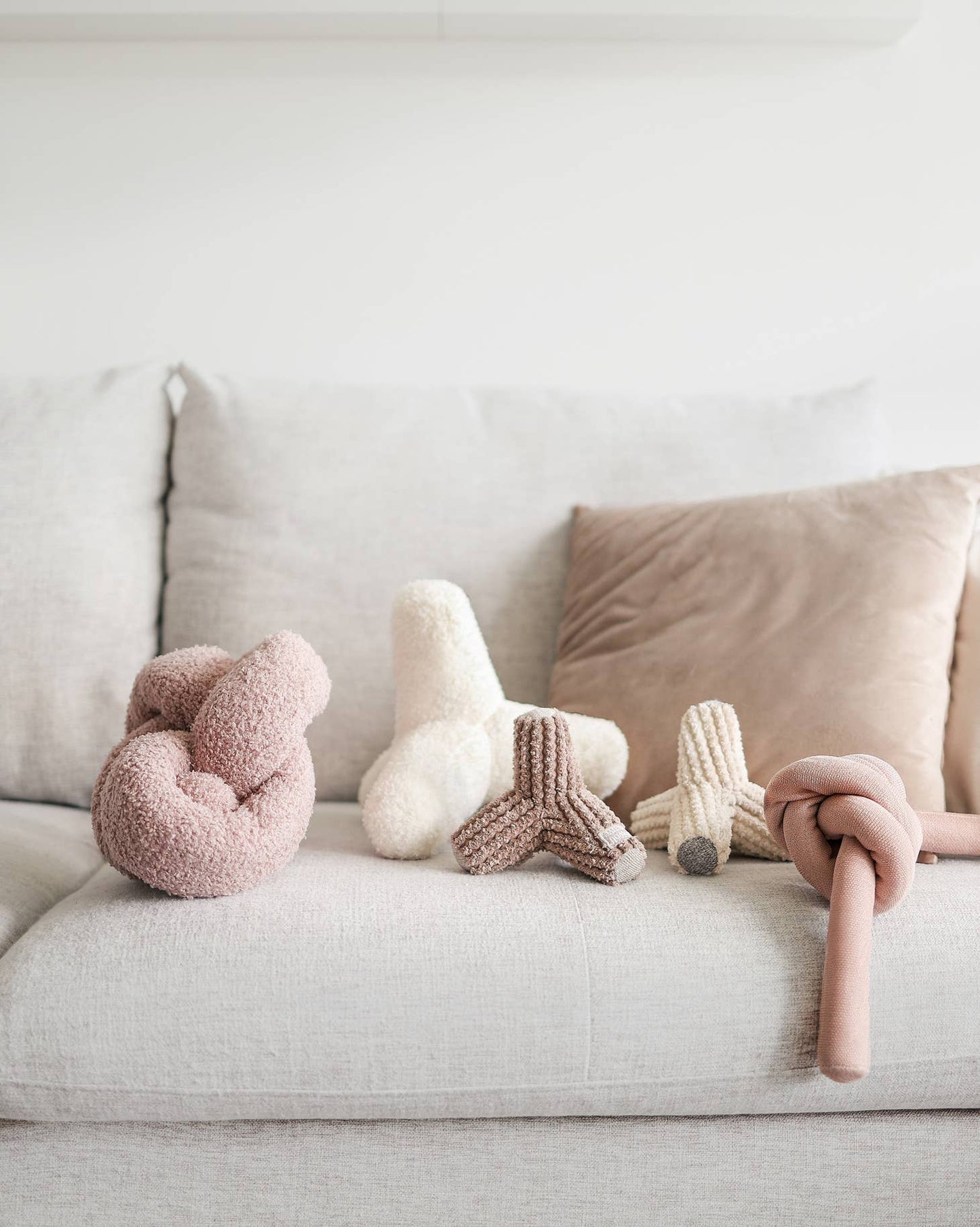 O NOU | oversized play object with super squeakers